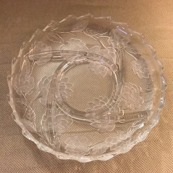 Chrysanthemum 13" Round Sectional Server by Crystal Clear Industries - Picture 3 of 8